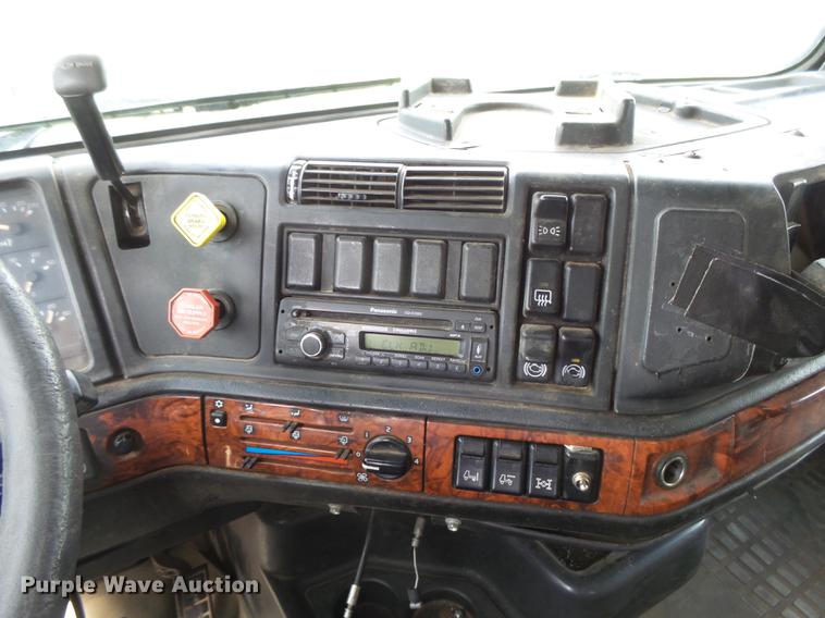 image for item DC3800 1998 Volvo VNL64T semi truck