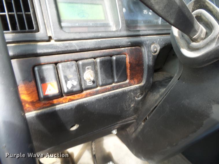 image for item DC3800 1998 Volvo VNL64T semi truck