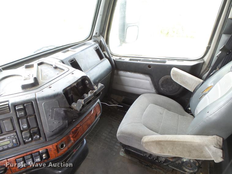 image for item DC3800 1998 Volvo VNL64T semi truck