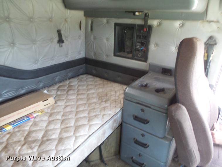 image for item DC3800 1998 Volvo VNL64T semi truck