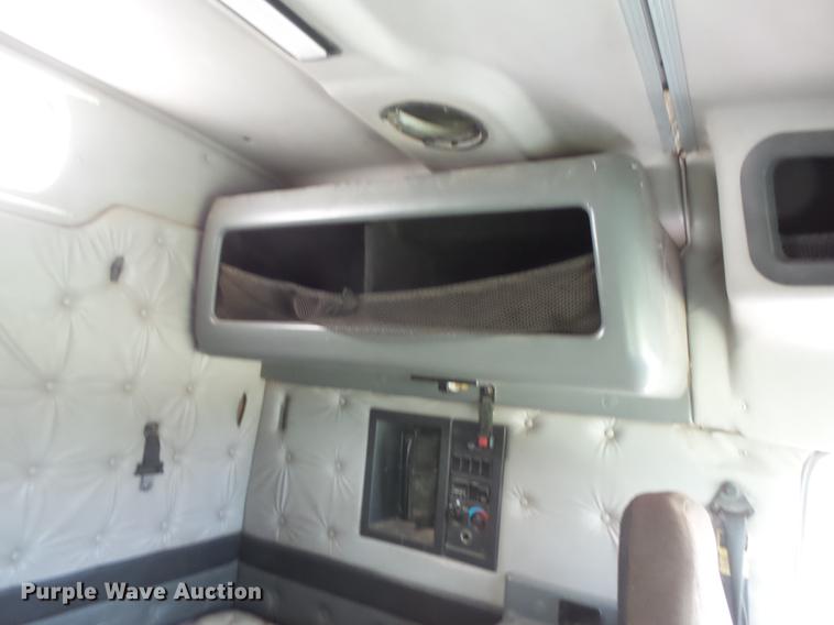 image for item DC3800 1998 Volvo VNL64T semi truck