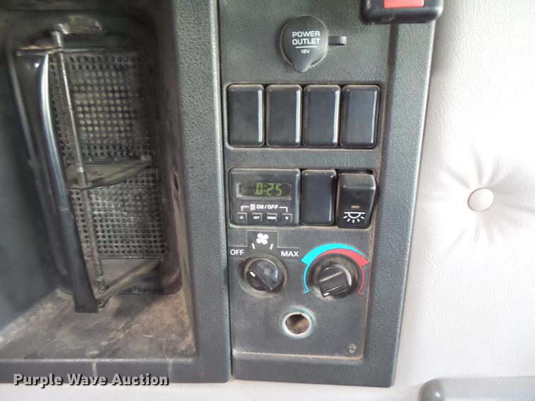 image for item DC3800 1998 Volvo VNL64T semi truck