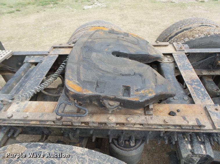 image for item DC3800 1998 Volvo VNL64T semi truck