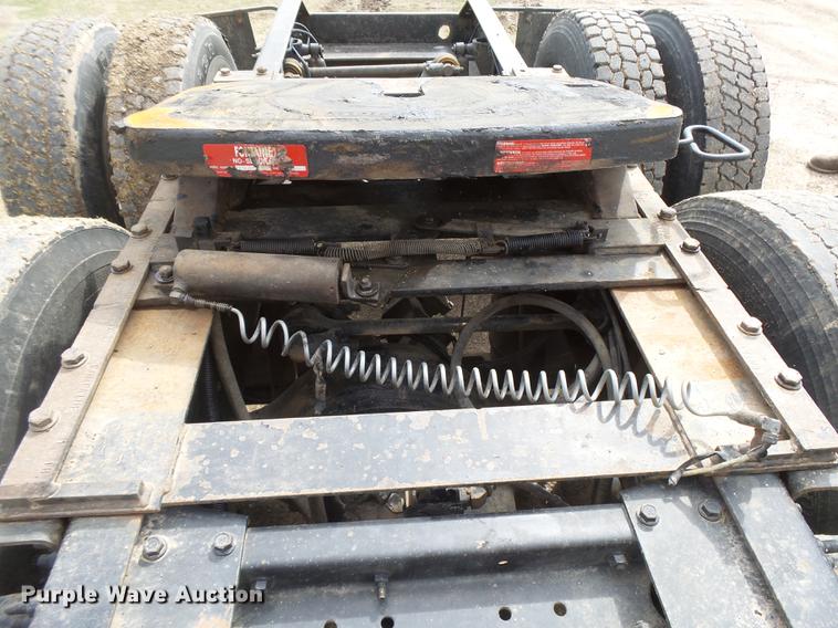 image for item DC3800 1998 Volvo VNL64T semi truck