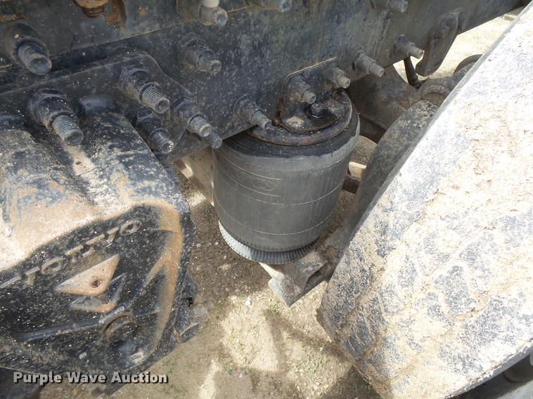 image for item DC3800 1998 Volvo VNL64T semi truck