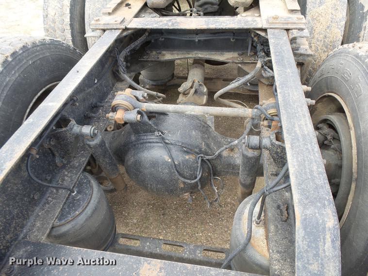 image for item DC3800 1998 Volvo VNL64T semi truck