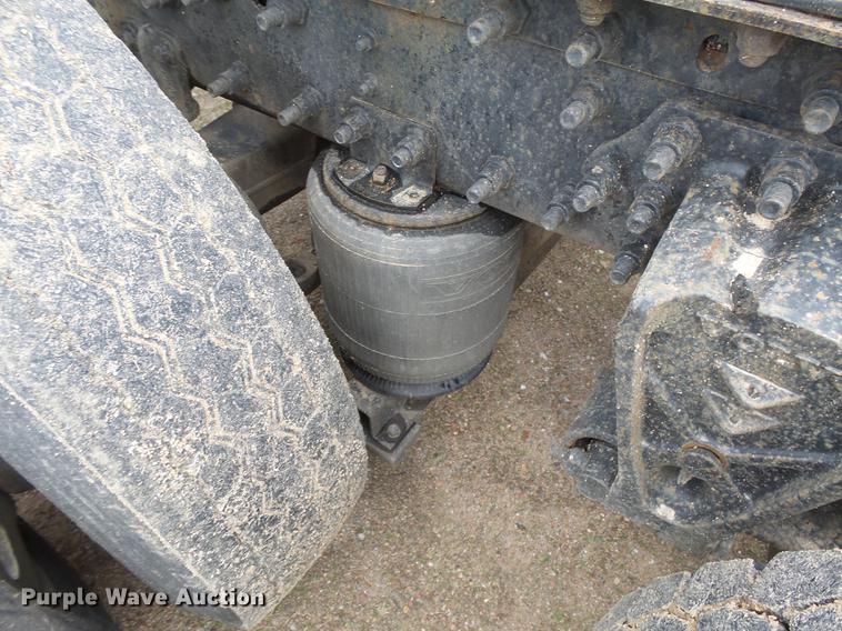 image for item DC3800 1998 Volvo VNL64T semi truck