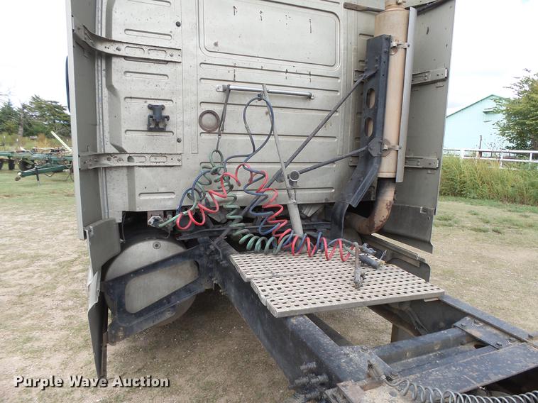 image for item DC3800 1998 Volvo VNL64T semi truck