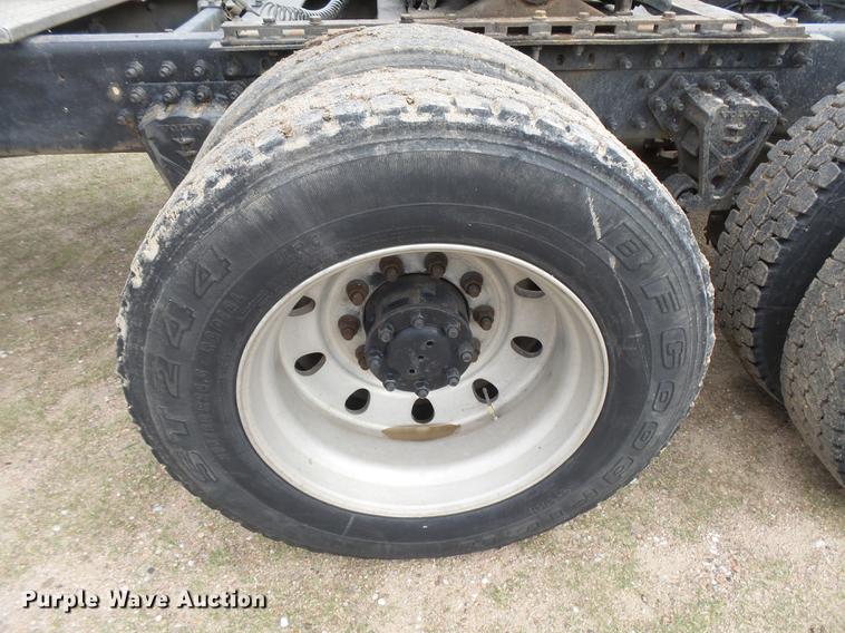 image for item DC3800 1998 Volvo VNL64T semi truck