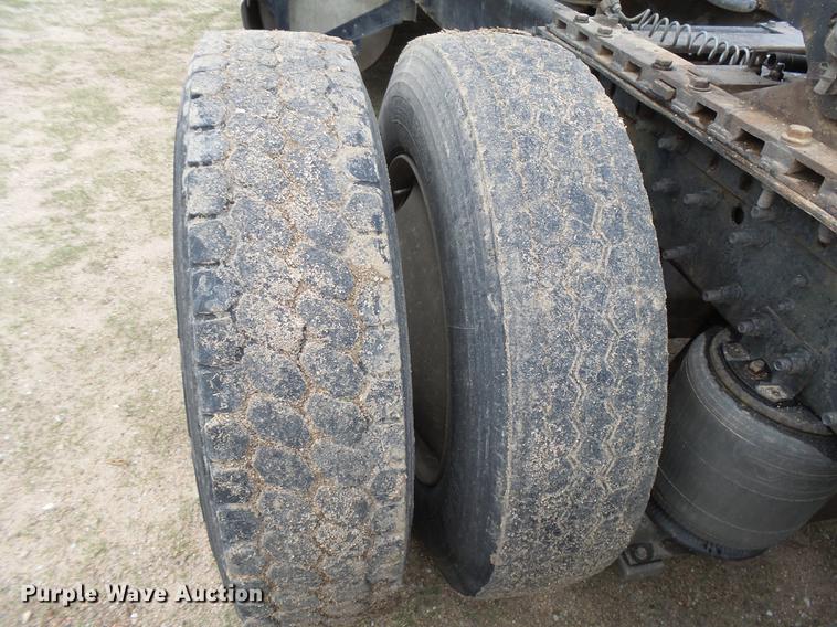 image for item DC3800 1998 Volvo VNL64T semi truck