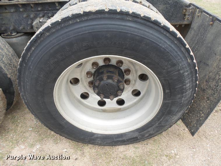 image for item DC3800 1998 Volvo VNL64T semi truck