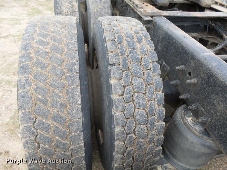 image for item DC3800 1998 Volvo VNL64T semi truck