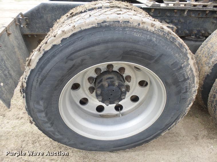 image for item DC3800 1998 Volvo VNL64T semi truck