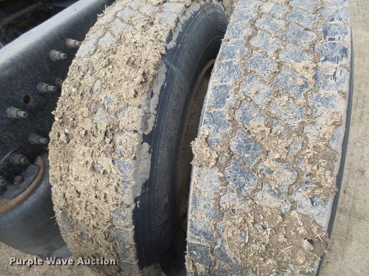 image for item DC3800 1998 Volvo VNL64T semi truck