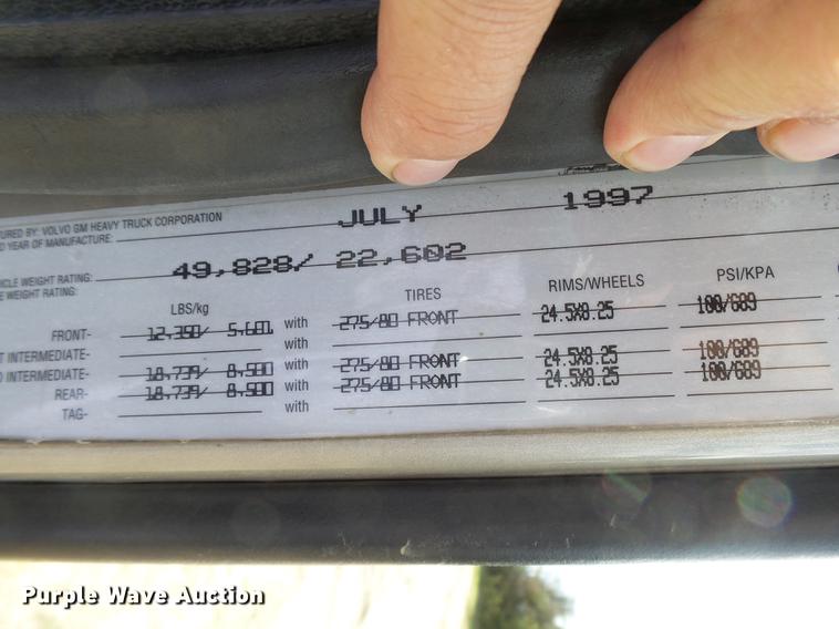 image for item DC3800 1998 Volvo VNL64T semi truck