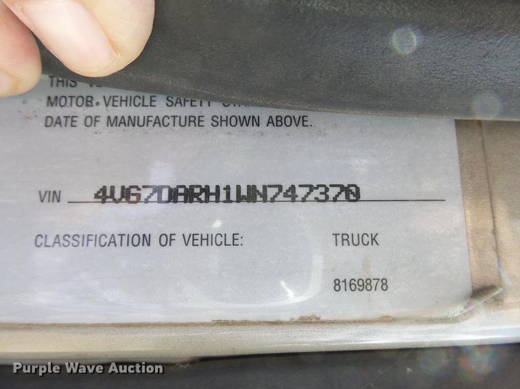 image for item DC3800 1998 Volvo VNL64T semi truck