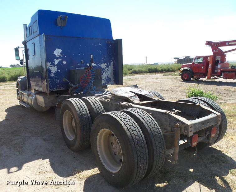 image for item DC3852 1997 International 9300 semi truck