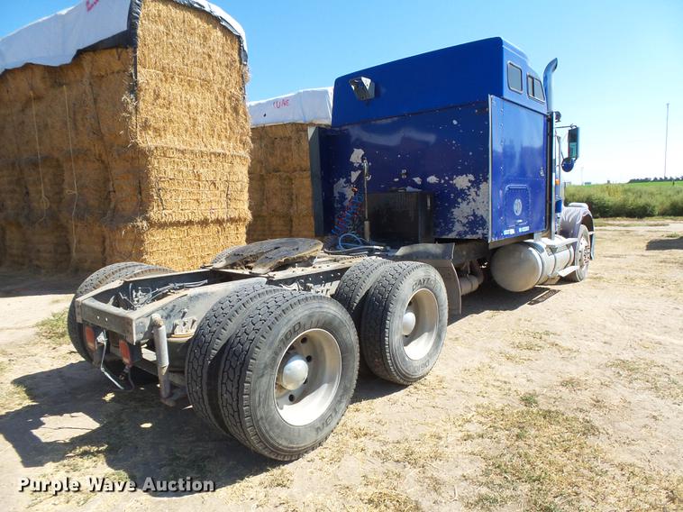 image for item DC3852 1997 International 9300 semi truck