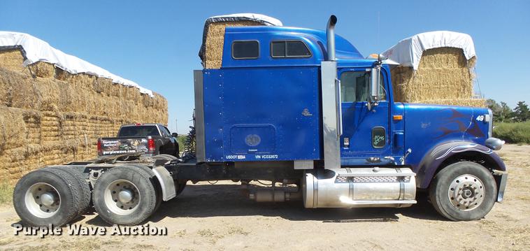 image for item DC3852 1997 International 9300 semi truck