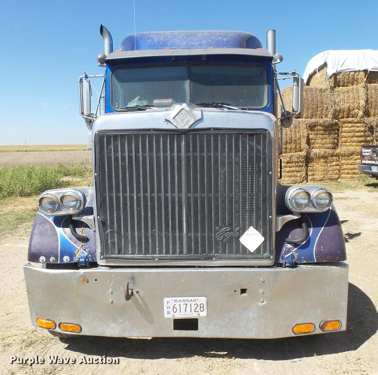 image for item DC3852 1997 International 9300 semi truck