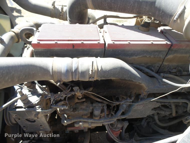 image for item DC3852 1997 International 9300 semi truck