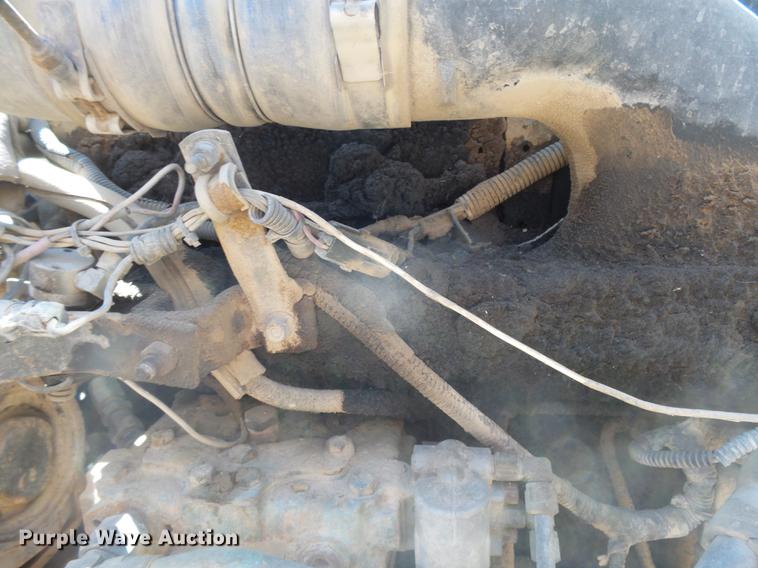 image for item DC3852 1997 International 9300 semi truck