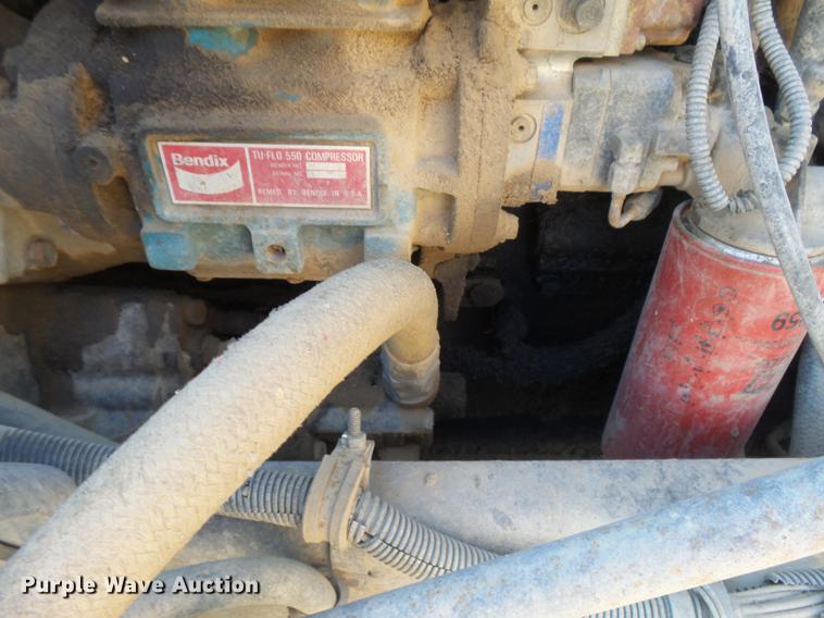 image for item DC3852 1997 International 9300 semi truck