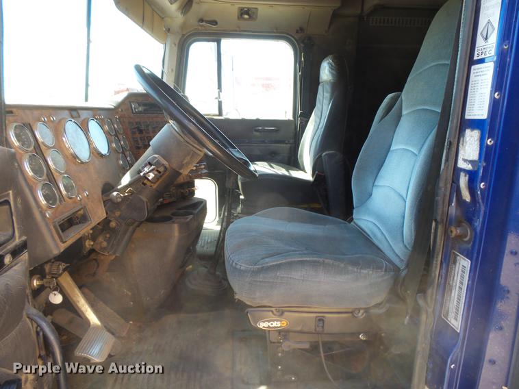 image for item DC3852 1997 International 9300 semi truck