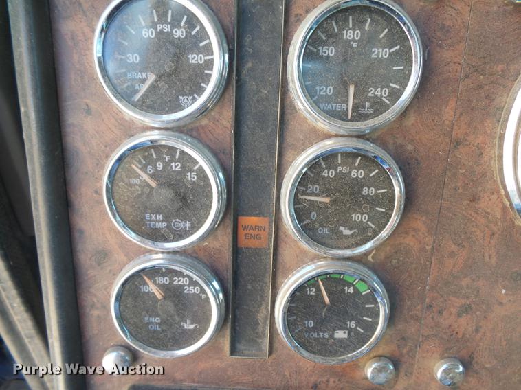 image for item DC3852 1997 International 9300 semi truck