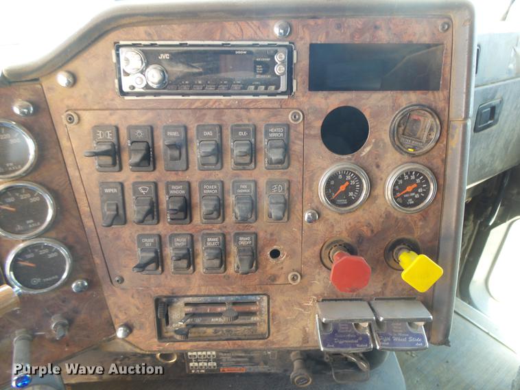 image for item DC3852 1997 International 9300 semi truck