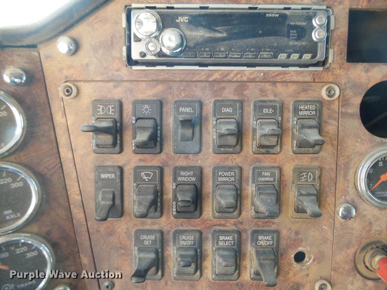 image for item DC3852 1997 International 9300 semi truck