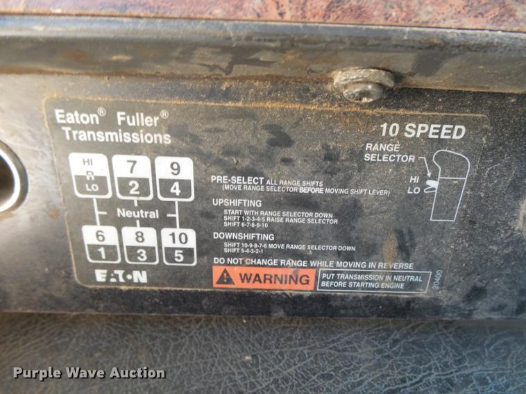 image for item DC3852 1997 International 9300 semi truck