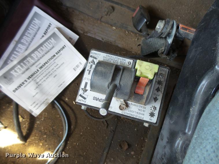 image for item DC3852 1997 International 9300 semi truck