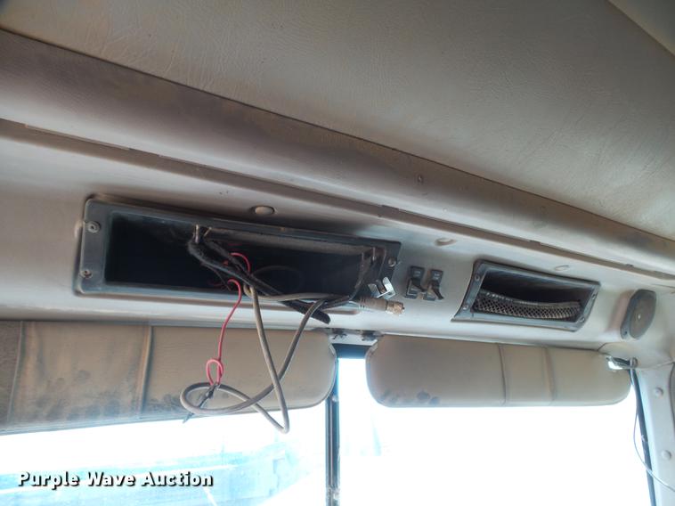 image for item DC3852 1997 International 9300 semi truck