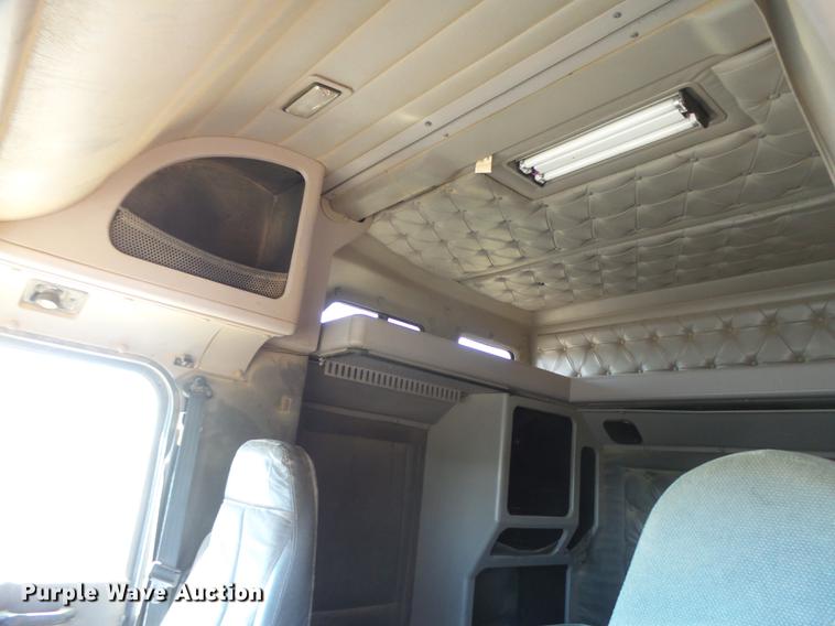 image for item DC3852 1997 International 9300 semi truck