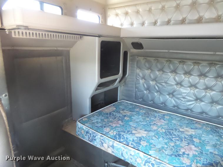 image for item DC3852 1997 International 9300 semi truck