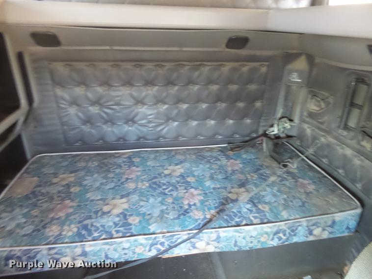 image for item DC3852 1997 International 9300 semi truck