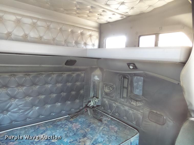 image for item DC3852 1997 International 9300 semi truck