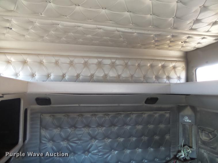 image for item DC3852 1997 International 9300 semi truck