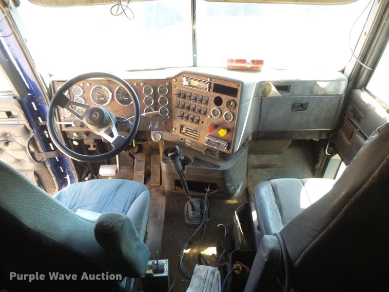 image for item DC3852 1997 International 9300 semi truck