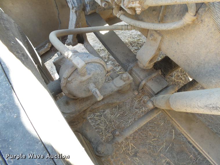 image for item DC3852 1997 International 9300 semi truck