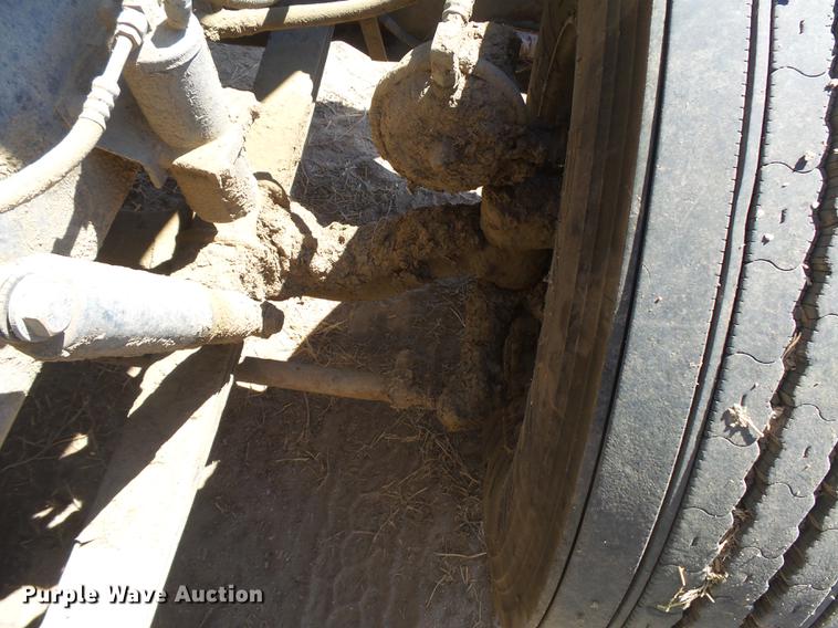 image for item DC3852 1997 International 9300 semi truck