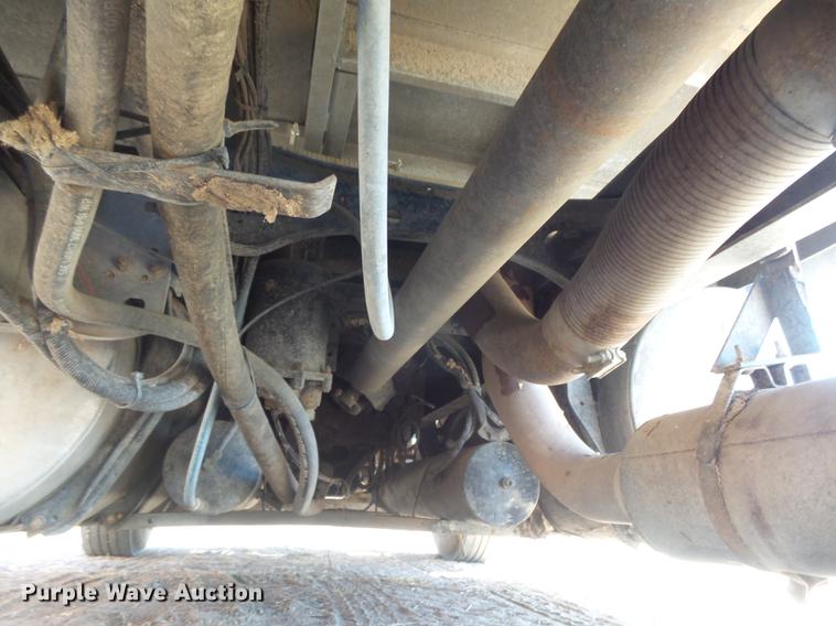 image for item DC3852 1997 International 9300 semi truck