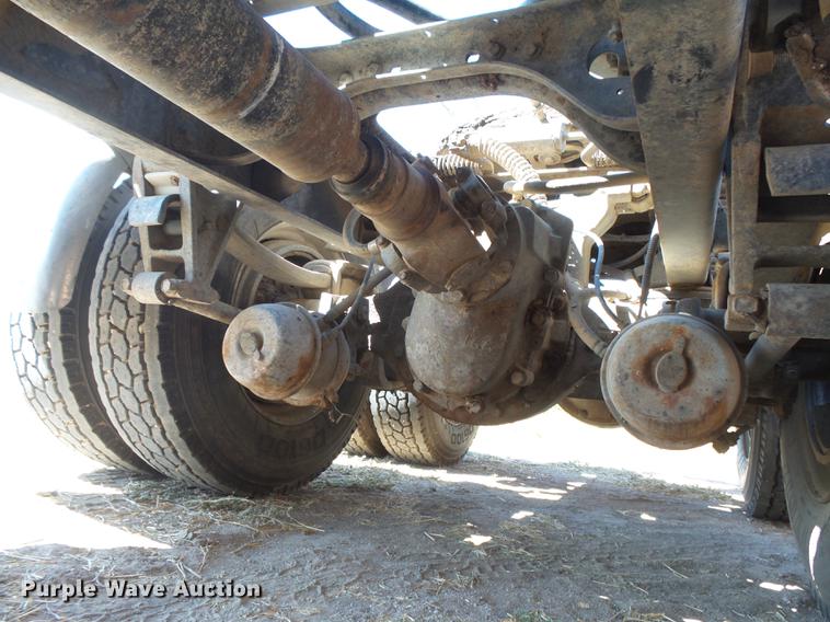 image for item DC3852 1997 International 9300 semi truck