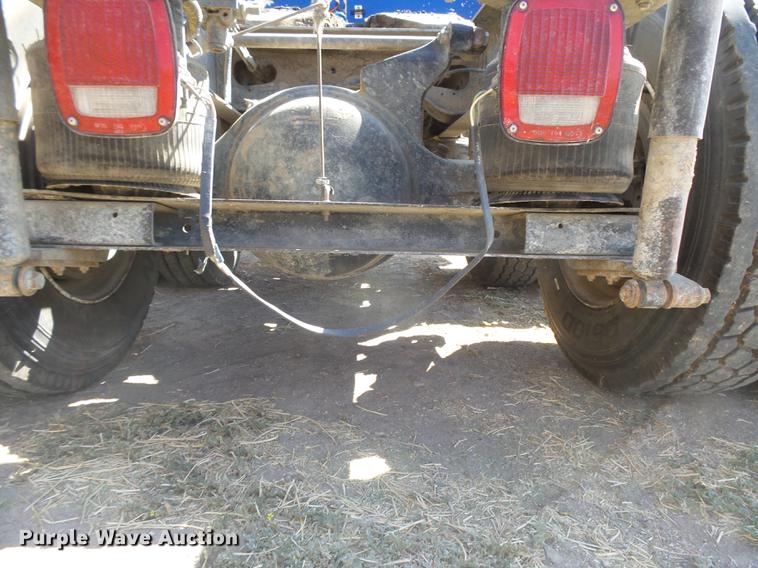 image for item DC3852 1997 International 9300 semi truck