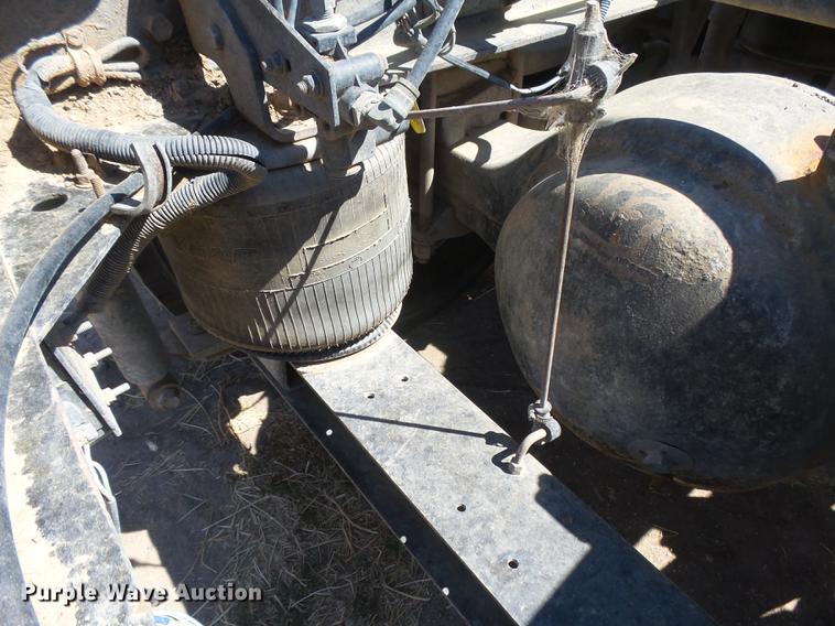 image for item DC3852 1997 International 9300 semi truck