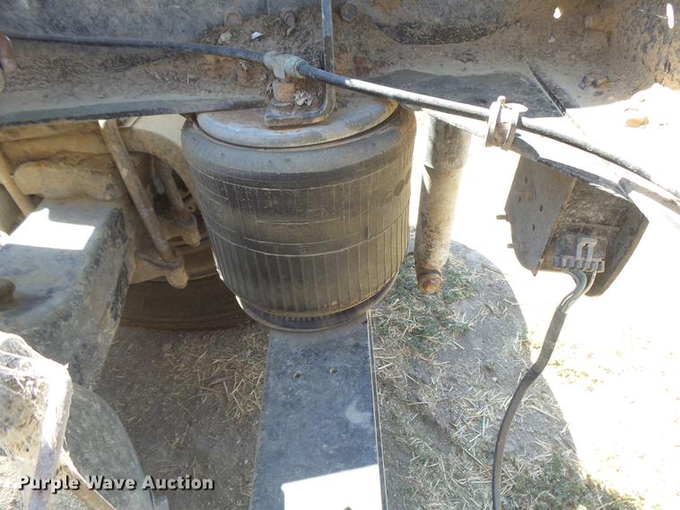 image for item DC3852 1997 International 9300 semi truck