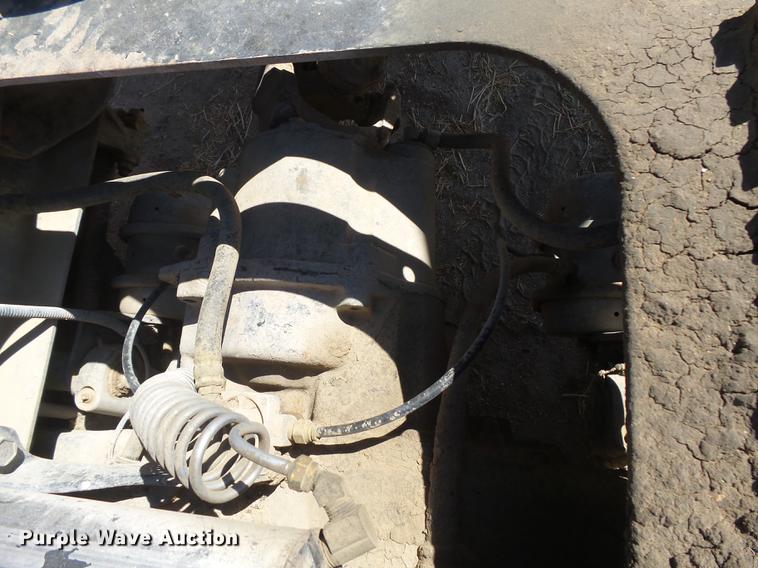 image for item DC3852 1997 International 9300 semi truck