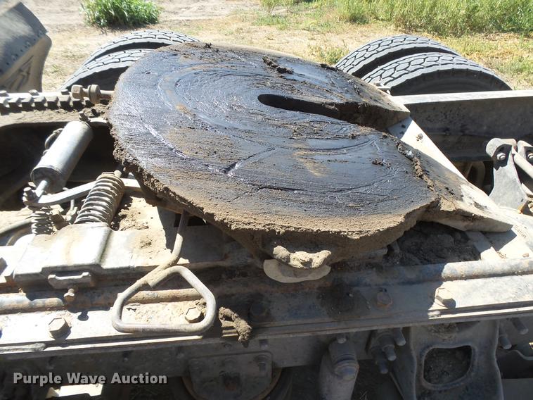 image for item DC3852 1997 International 9300 semi truck