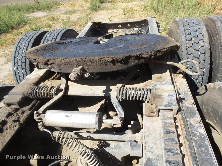 image for item DC3852 1997 International 9300 semi truck